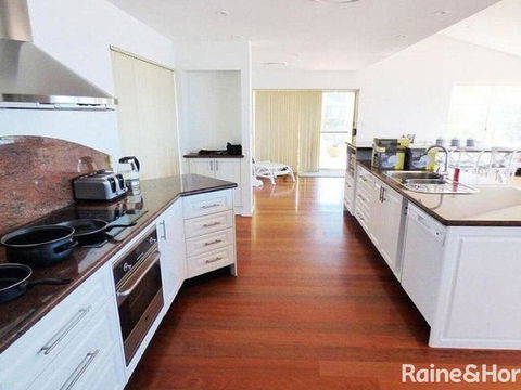 Cliff View - 62 Forresters Beach Road - Darwin Tourism 3