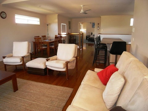 Clovelly Beach Townhouse - Darwin Tourism 3