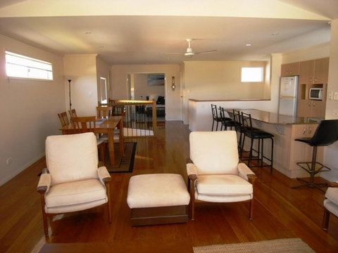 Clovelly Beach Townhouse - Darwin Tourism 2