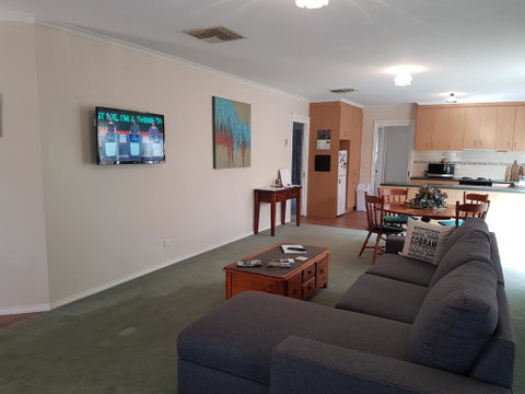 Cobram Cottage - Darwin Tourism 3