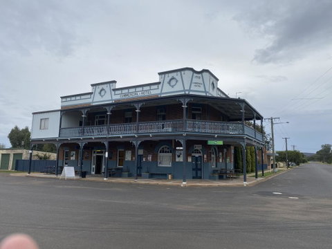 Commercial Hotel Curlewis - Darwin Tourism 0