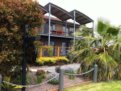 Corinella On The Esplanade Bed & Breakfast - Darwin Tourism 0