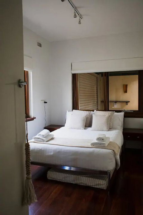 Cottesloe Beach Villa With Large Courtyard Sleeps 4 - Darwin Tourism 3
