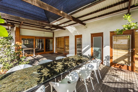 Cottesloe Eclectic House - Darwin Tourism 3