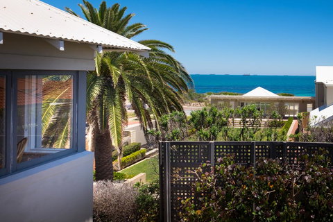 Cottesloe Executive Beach House - Darwin Tourism 0