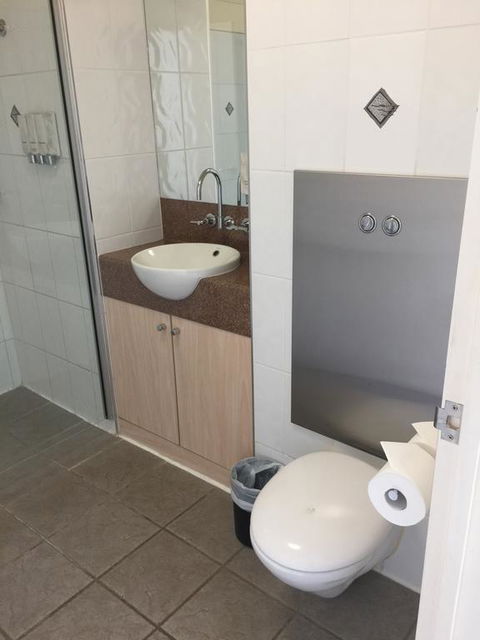 Country Roads Motor Inn Dysart - Darwin Tourism 2