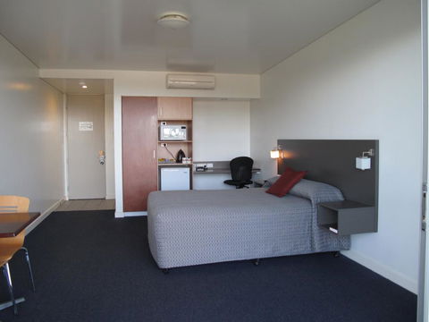 Country Roads Motor Inn Dysart - Darwin Tourism 0