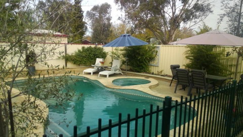 Courtsidecottage Bed And Breakfast - Darwin Tourism 1