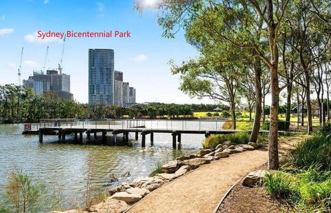 Cozy Spacious Home In Sydney Olympic Park - Darwin Tourism 0