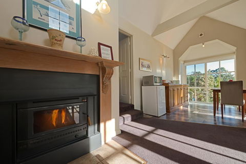 Crabtree Riverfront Cottages - Darwin Tourism 1