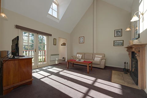 Crabtree Riverfront Cottages - Darwin Tourism 2