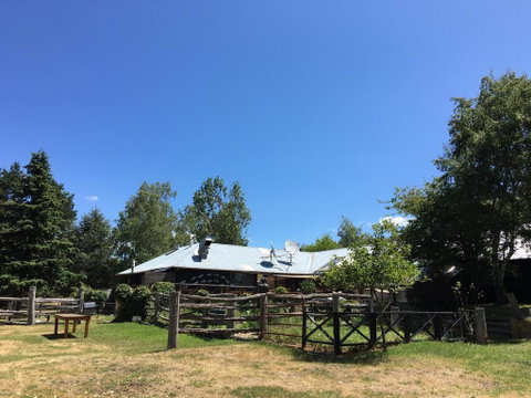 Crackenback Farm Guesthouse - Darwin Tourism 0