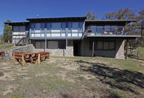 Creel Lodge - Darwin Tourism 0