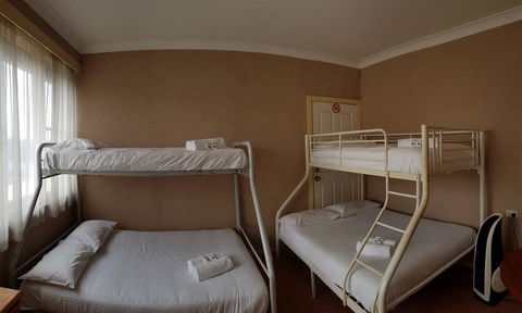 Cringila Hotel - Darwin Tourism 1