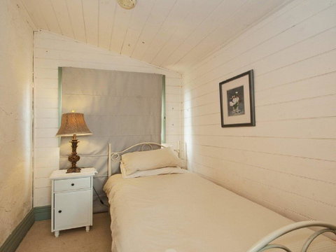 Culburra Cottage - Charming Country Style Cottage - Darwin Tourism 3