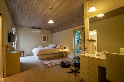 Cygnet, Studio On Sturt - Darwin Tourism 2