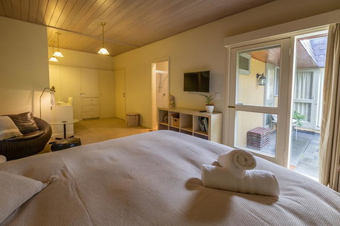 Cygnet, Studio On Sturt - Darwin Tourism 0