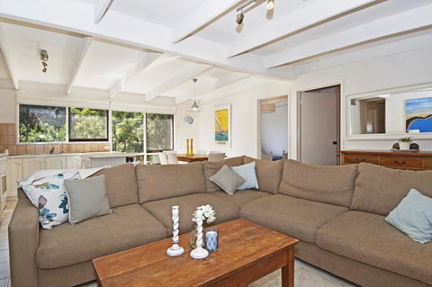 De Angelis Beach House - Darwin Tourism 1