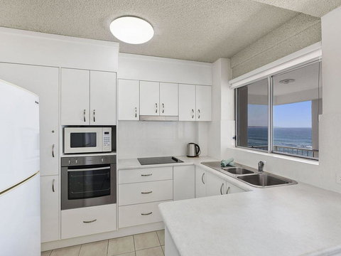 Dolphin Court 12 - Darwin Tourism 3