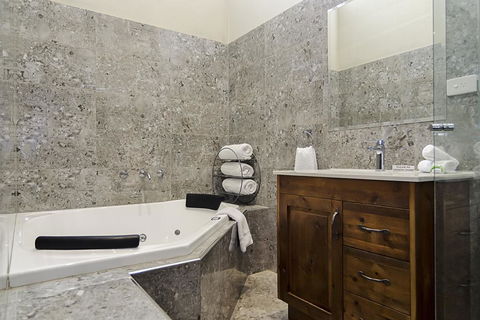 Eagle Foundry Bed & Breakfast - Darwin Tourism 1