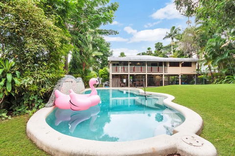 Edge Hill Holiday Home / Cairns - Darwin Tourism 1