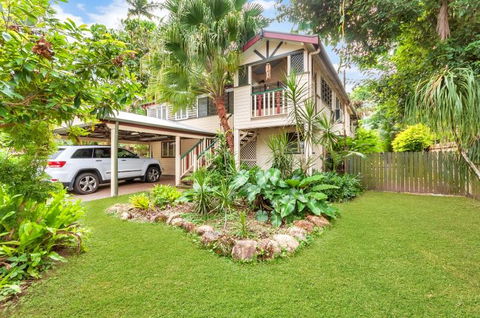 Edge Hill Holiday Home / Cairns - Darwin Tourism 0