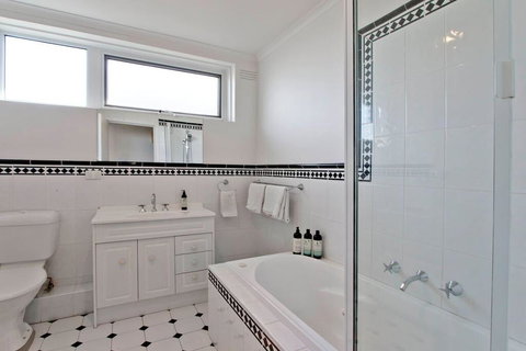 Elwood Seaside 2 Bed Retreat - Darwin Tourism 3