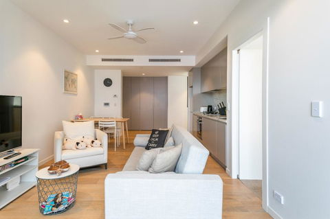 ENCORE IV: Bondi Junction - Darwin Tourism 0