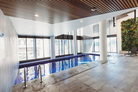 Entire Apartment-South Bank Luxe-Mater Hospital-Heated Pool-Netflix-WIFI-Gabba - Darwin Tourism 0