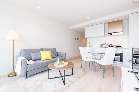 EQ Tower Luxury 1 Bedroom Central Melbourne - Darwin Tourism 1