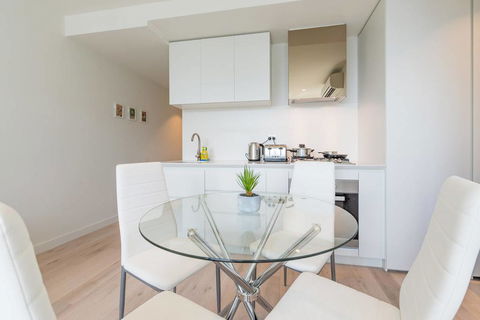 EQ Tower Luxury 1 Bedroom Central Melbourne - Darwin Tourism 3