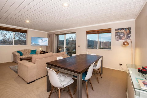 Erulisse-Spacious Townhouse With Magical Lake Views - Darwin Tourism 1