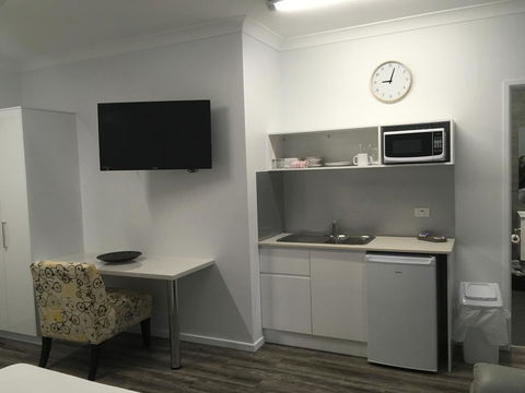 Escape On Lake - Darwin Tourism 1