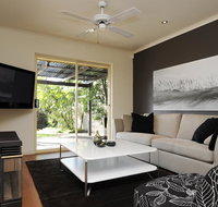 Feathers Serviced Townhouse - Darwin Tourism