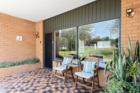 Fi's Beach House - Darwin Tourism 1