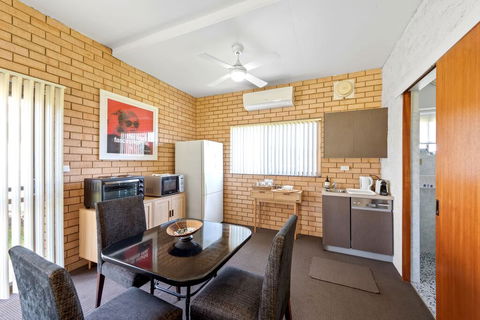 Fi's Beach House - Darwin Tourism 3