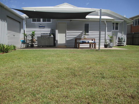 Fisherman's Cottage Hervey Bay - Darwin Tourism 1