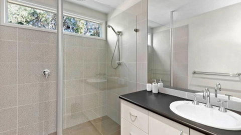 FLORENCE HOUSE Sundrenched Luxury With Pool & Deck - Darwin Tourism 1