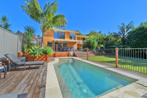 Flynns Beach Retreat - Darwin Tourism 0