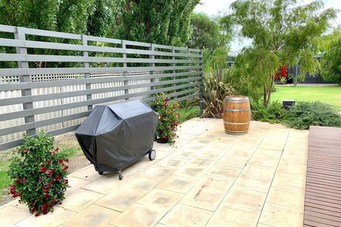 Gale Street Retreat Busselton - Darwin Tourism 0