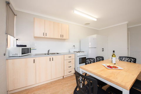 Geraldton's Ocean West Holiday Units & Short Stay Accommodation - Darwin Tourism 1