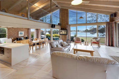 Getaway - Waterfront Island Living - Darwin Tourism 1