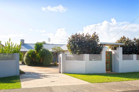 GIFFORD HOUSE - Darwin Tourism 1