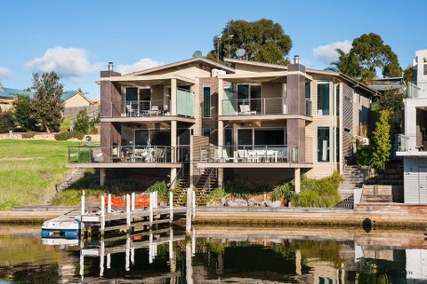 Gippsland Lakehouse - Darwin Tourism 1