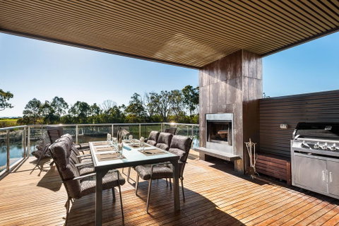 Gippsland Lakehouse - Darwin Tourism 3