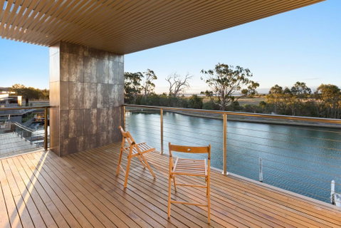 Gippsland Lakehouse A - Canal Frontage - Darwin Tourism 2