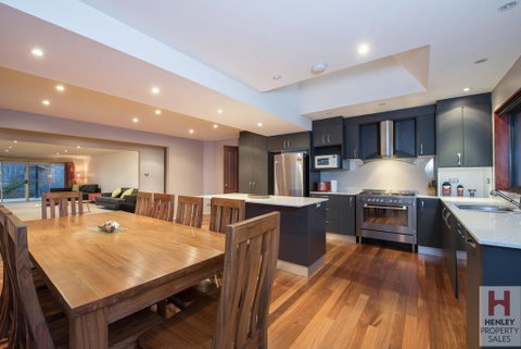 Gippsland Twelve-Spacious And Central With Off Street Parking - Darwin Tourism 0