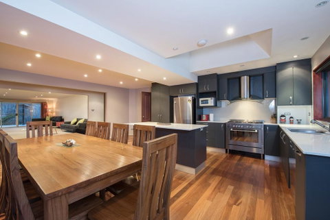Gippsland Twelve-Spacious And Central With Off Street Parking - Darwin Tourism 1