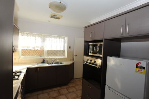 Glenelg Holiday Apartments-Colonial Square - Darwin Tourism 3