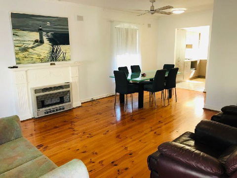 Glenelg Holiday Apartments-Colonial Square - Darwin Tourism 1